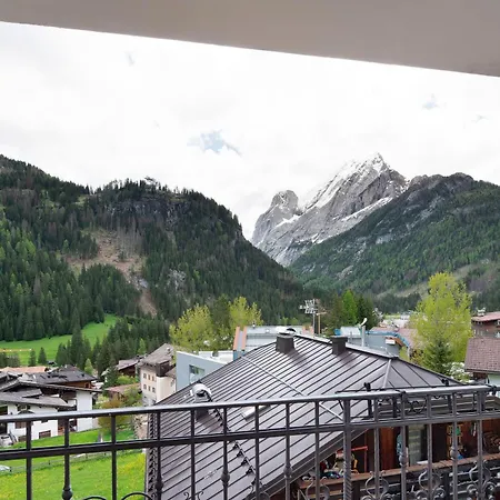 Apartment Camilla Canazei